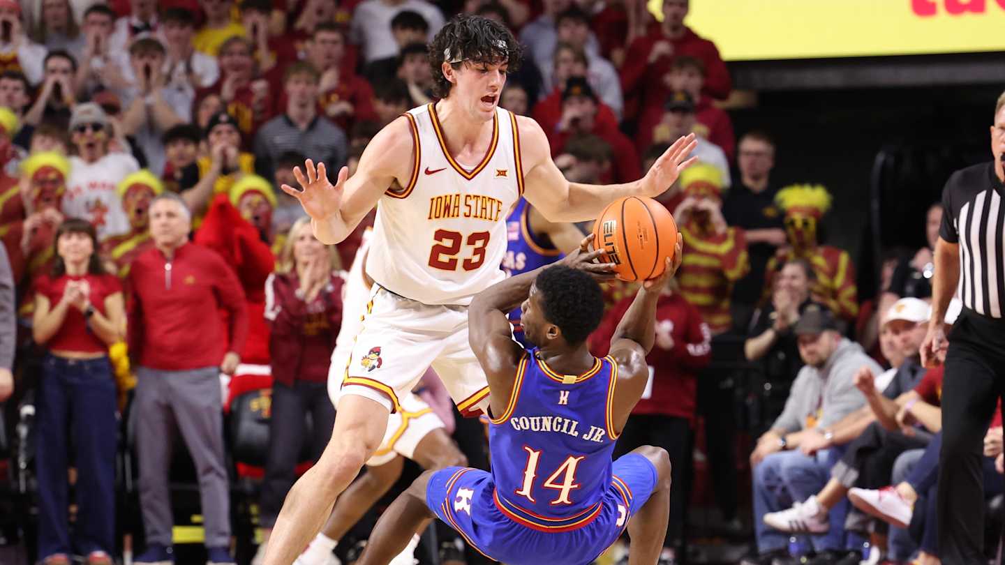 Iowa State Dominates Kansas, Snaps Jayhawks' 8-Game Win Streak